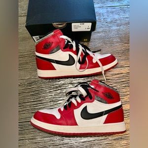 Size 3Y, Jordan 1 Retro High OG sneakers